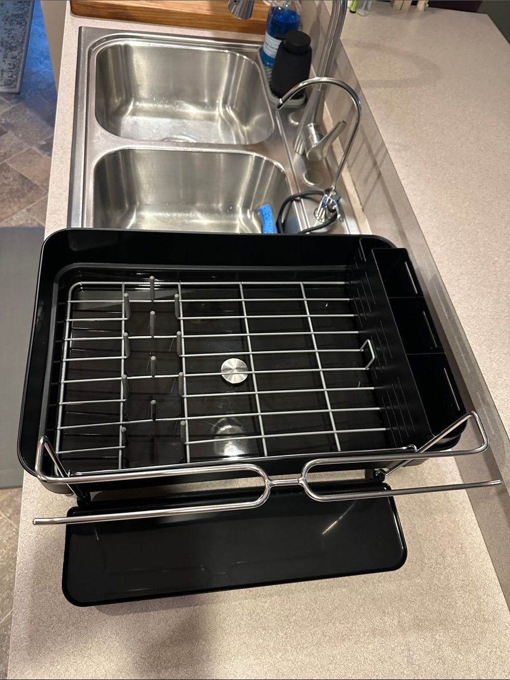 Simple Human Dishrack - Picture 2 of 9